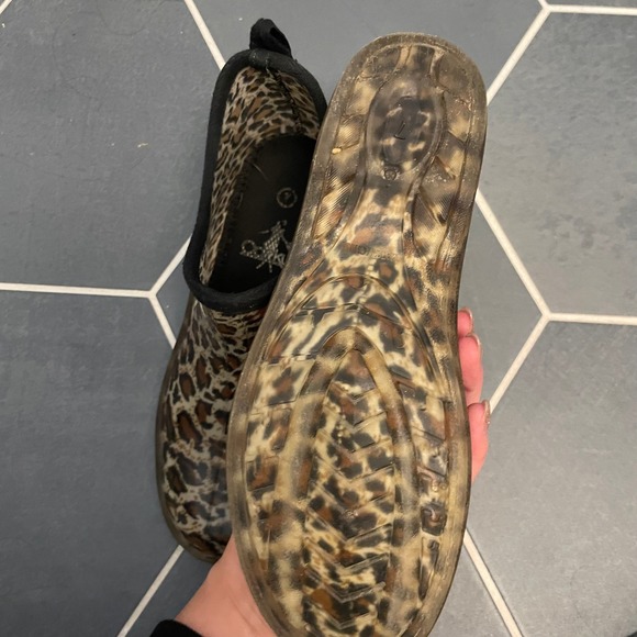 Corkys Leopard Print Ankle Rain Boots Women's Waterproof Slip On - Size 7 - Picture 3 of 7